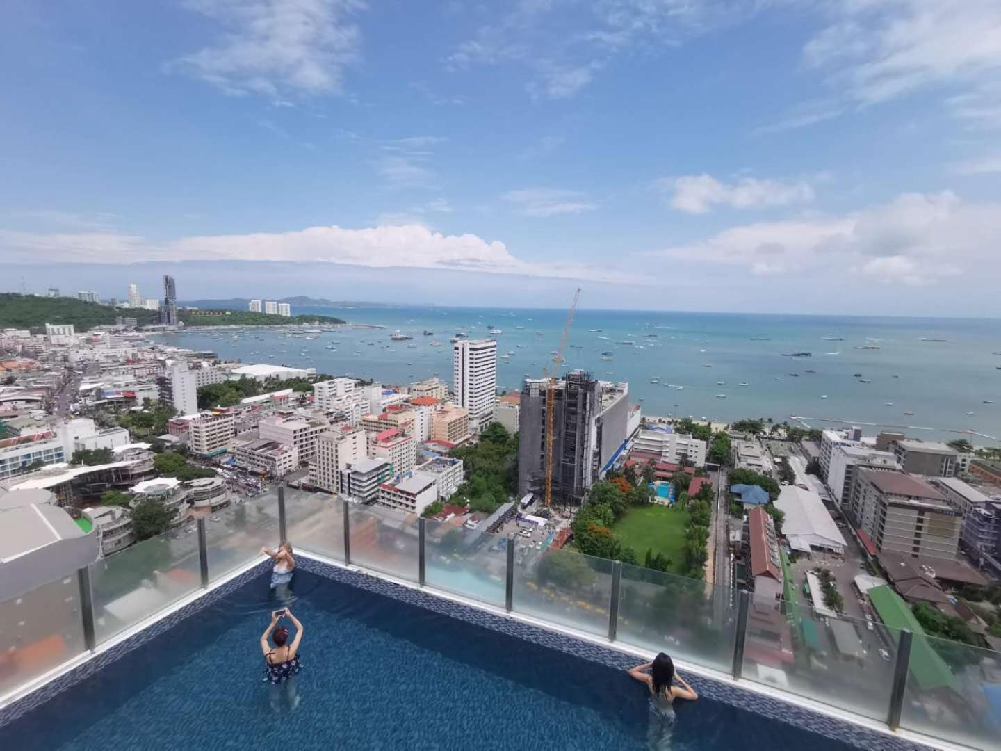 The Base Central Pattaya By Adam ภายนอก รูปภาพ